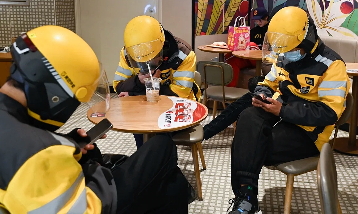 A birthday cake uncovers the hidden side of food delivery in China