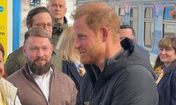 Prince Harry makes surprise visit to Ukraine