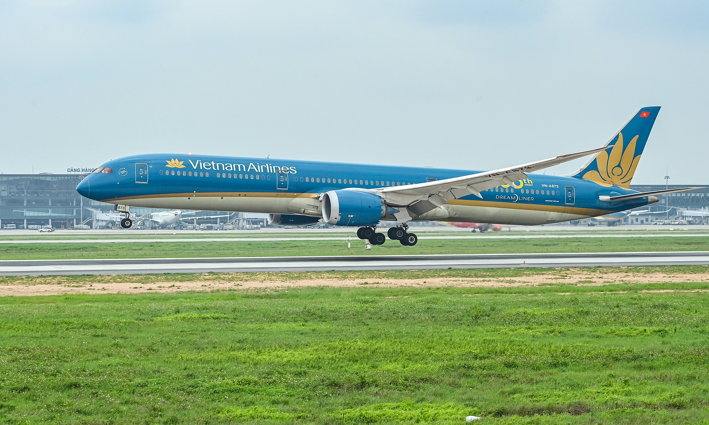 Many tourist routes fully booked for 30/4-1/5 holiday