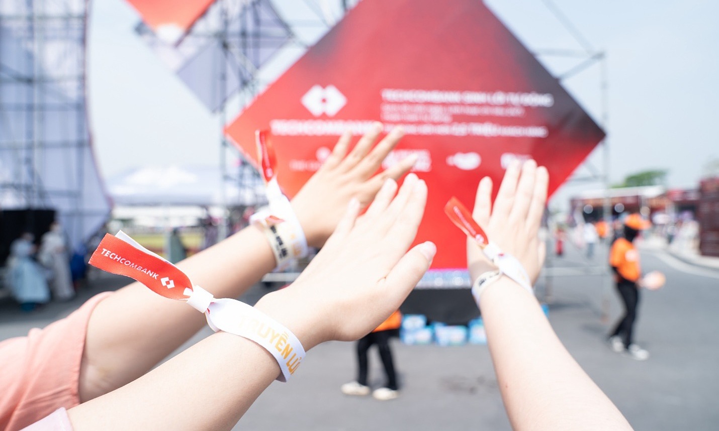 Techcombank rolls out offers for 'Gai Con' ahead of Gai Home Concert