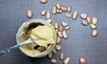 What happens when you eat peanut butter in the evening?