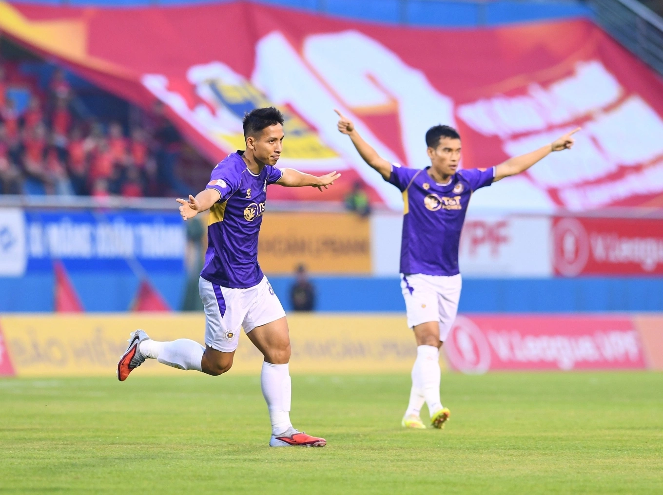 Ninh Binh 2-3 Ha Noi FC