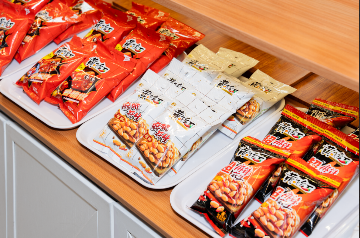 Dai Phat Food distributes Huang Fei Hong peanuts in Vietnam