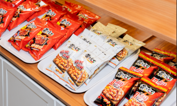 Dai Phat Food distributes Huang Fei Hong peanuts in Vietnam