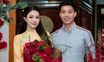 Defender Vu Van Thanh and girlfriend's matching fashion