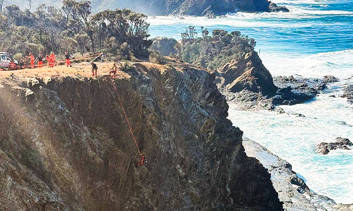 Rope rescue saves family of 7 trapped on cliff amid rough seas