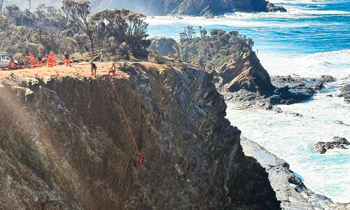 Rope rescue saves family of 7 trapped on cliff amid rough seas