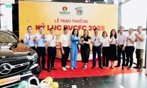 PVCFC awards car to dealer for record NPK Ca Mau sales