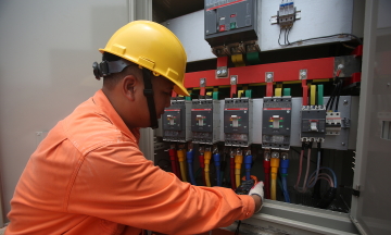 Changes to peak and off-peak electricity usage hours