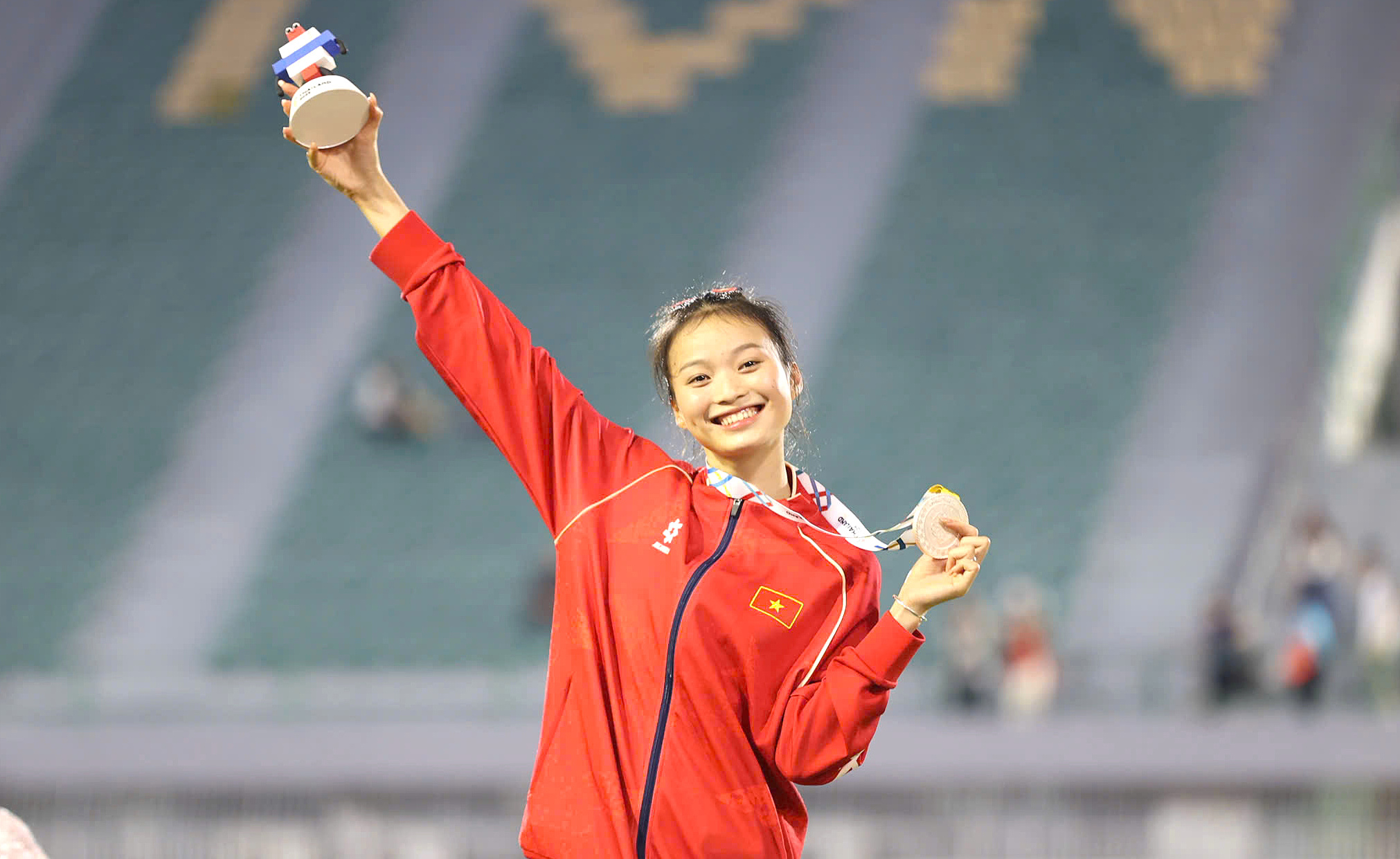 Female long jumper secures Asian gold