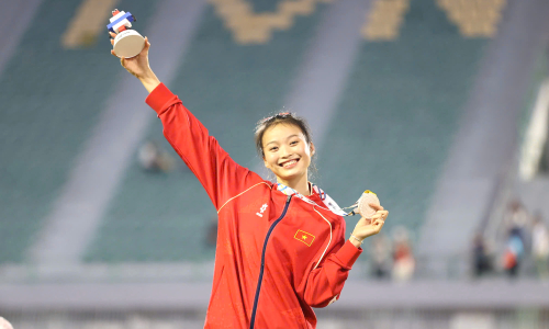 Female long jumper secures Asian gold