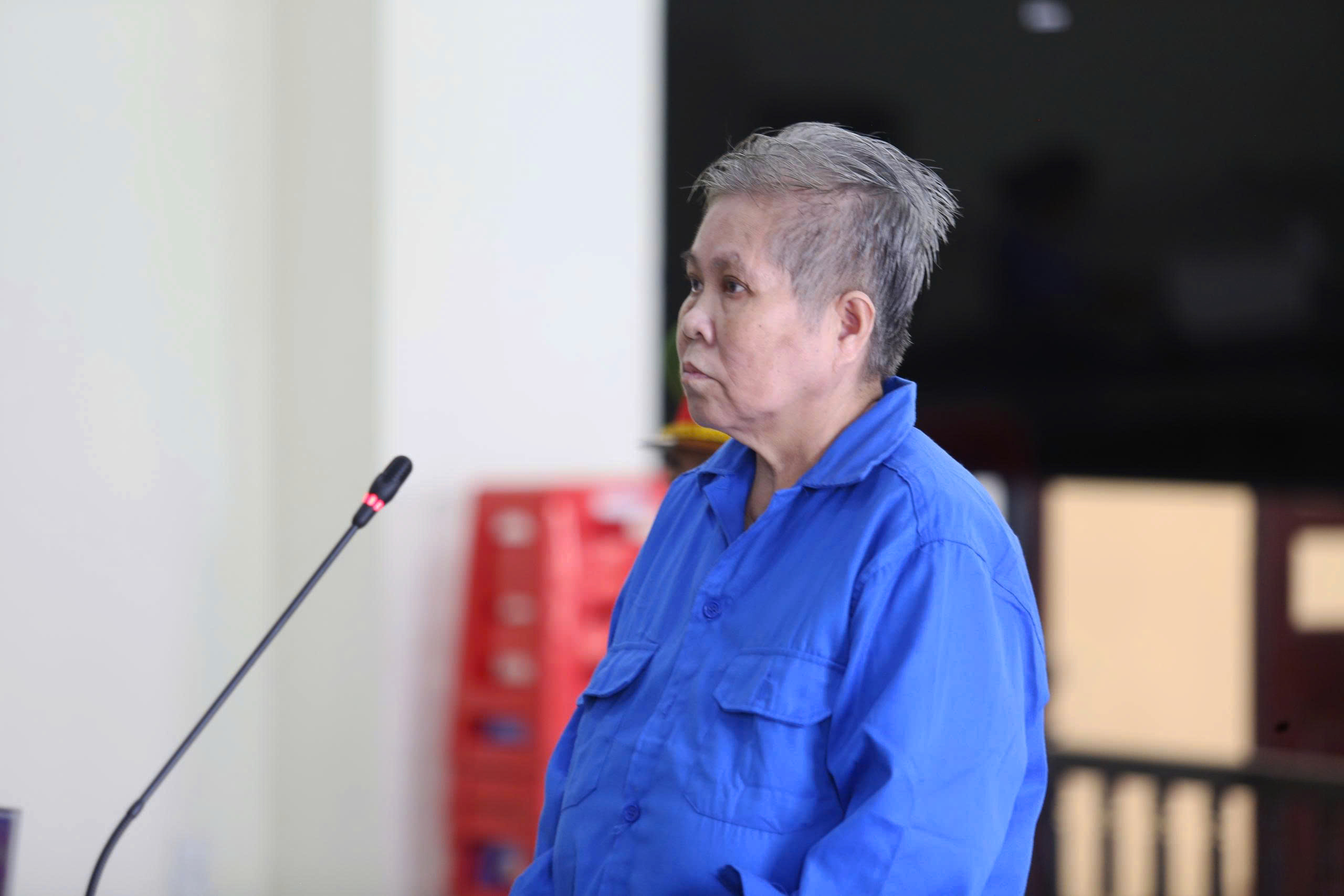 Believing a 'land flipping' fortune teller, 14 people lost nearly 100 billion VND