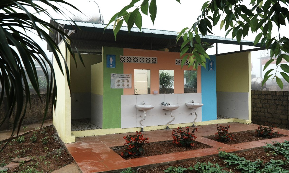 Three new restrooms for Son La students