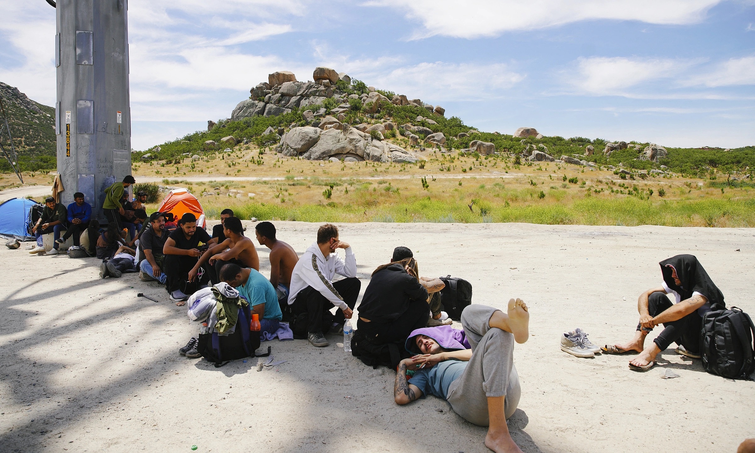 Court blocks ban on migrants seeking asylum at US border