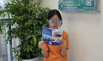 Do children with astigmatism need to wear glasses regularly?