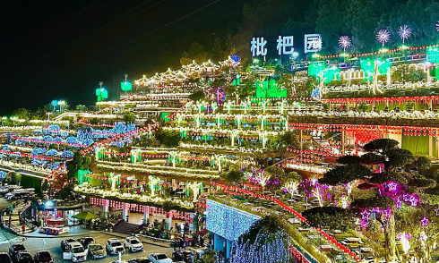 Inside the world's largest hotpot restaurant