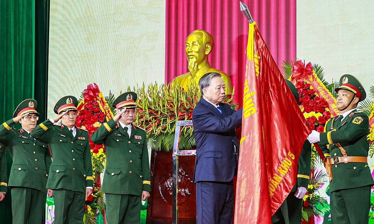 Military Region 5 receives "hero of the people's armed forces" title