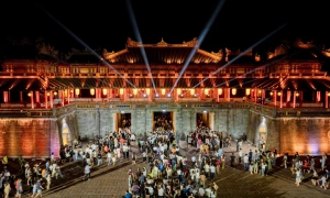 Visitors flock to witness reenacted Nguyen Dynasty rituals in Hue Imperial City