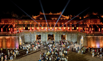 Visitors flock to witness reenacted Nguyen Dynasty rituals in Hue Imperial City