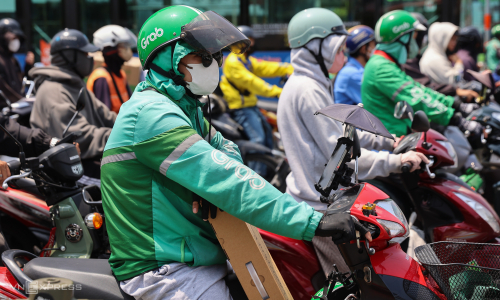 Learning logistics: becoming a 'premium shipper'?