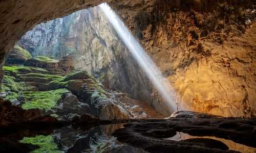 Tourists explore Son Doong cave for the first time using virtual reality technology
