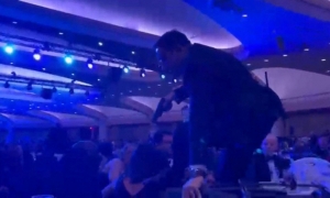 Chaos erupts at dinner attended by Trump