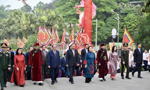 'Choosing the path of building a prosperous nation means not being discouraged by difficulties'