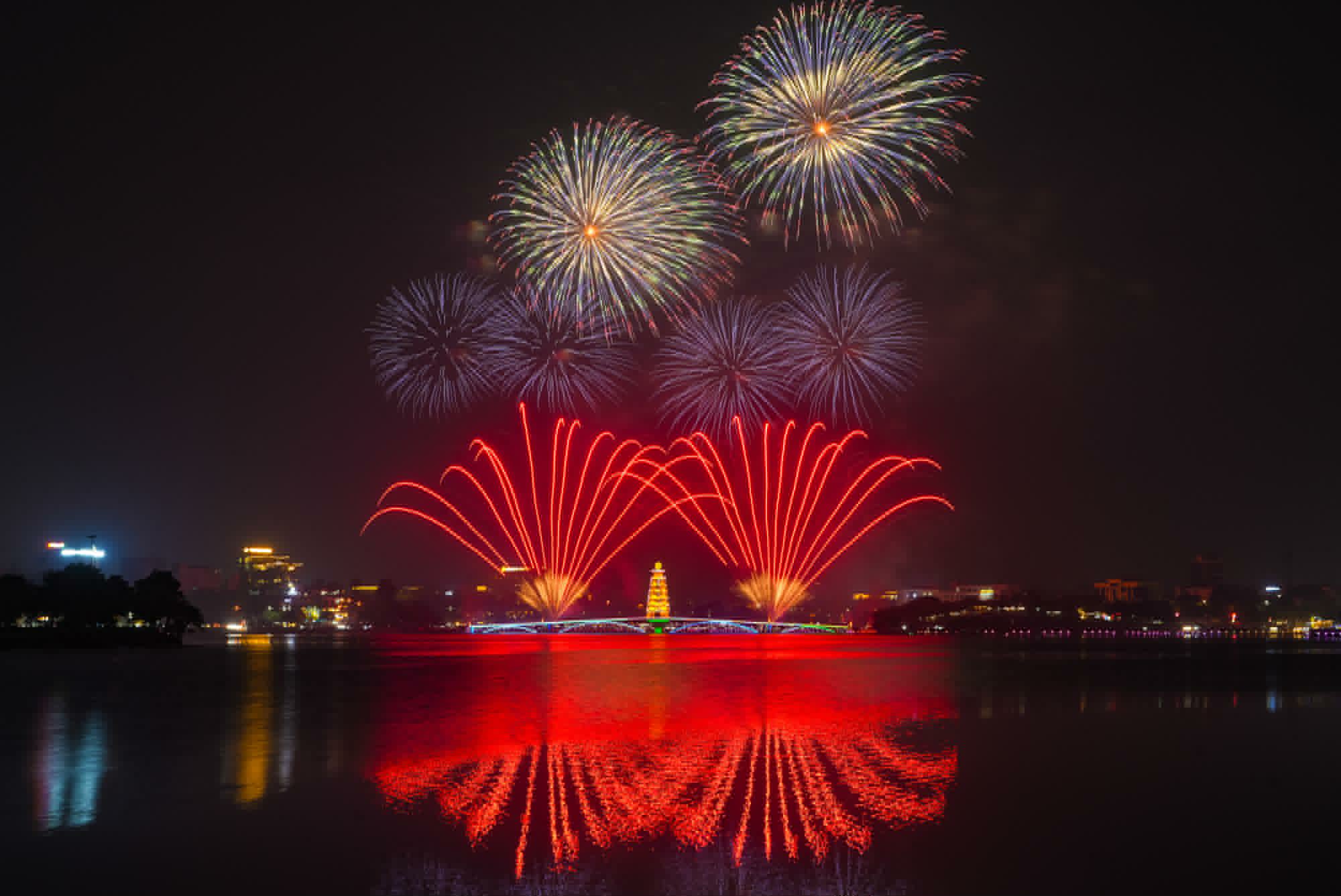 Fireworks light up the Viet Tri sky before Hung Kings' Commemoration Day