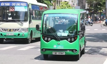 Ho Chi Minh City considers mini-buses for narrow streets, residential areas