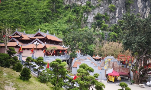 Tran Quoc Nghien Temple: Son of Saint Tran