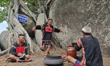 Rain-calling ceremony on Gia Lai's 'sacred mountain'