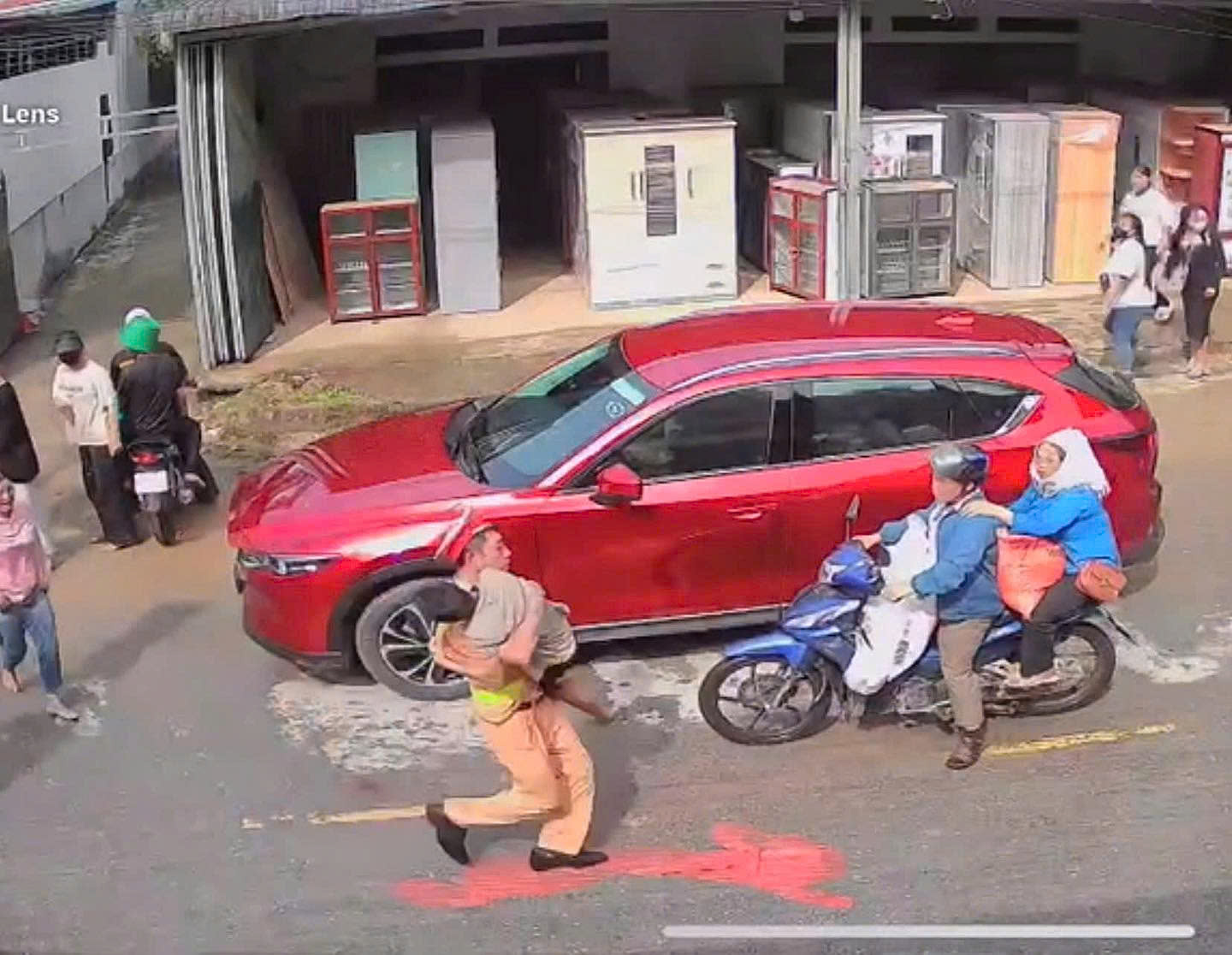 Timely rescue of child electrocuted at water festival