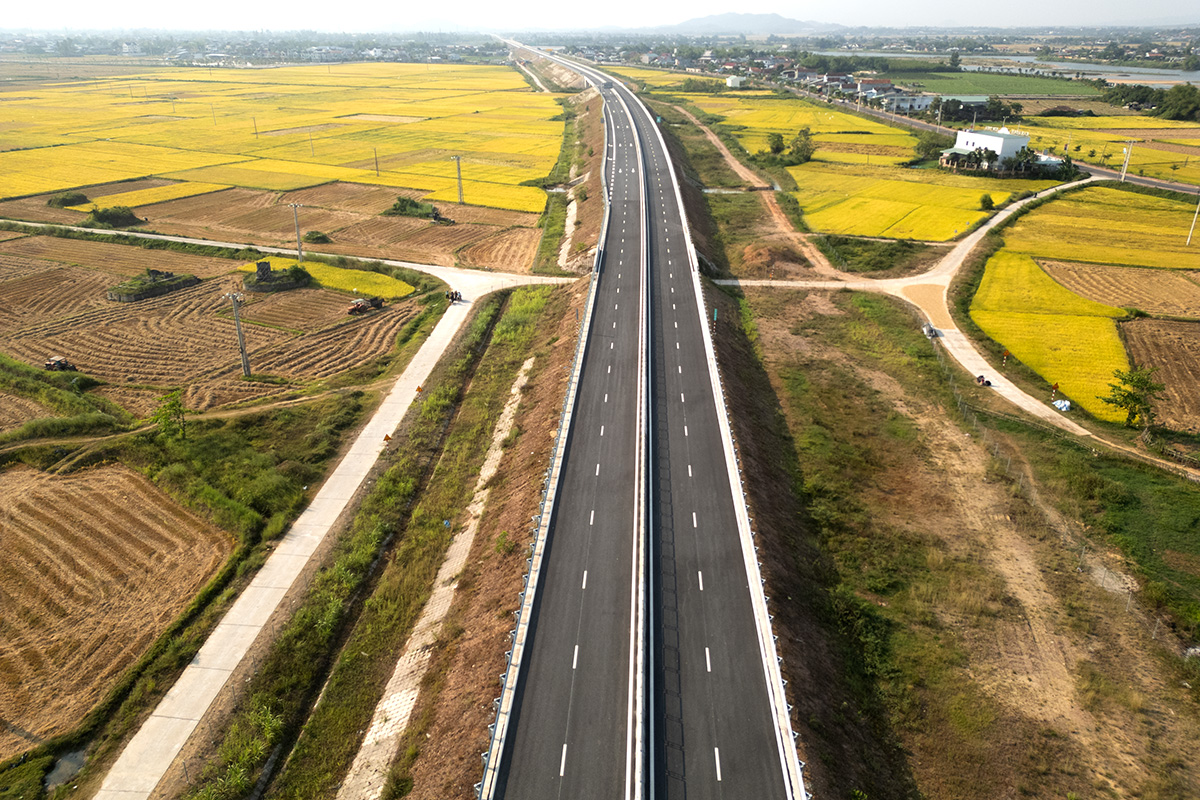 Nearly 220 km of expressway through the Central and Central Highlands regions to open from 29/4