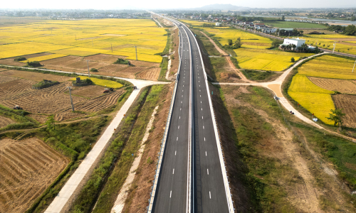Nearly 220 km of expressway through the Central and Central Highlands regions to open from 29/4