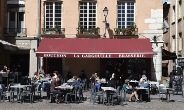 Why France bans eating lunch at desks