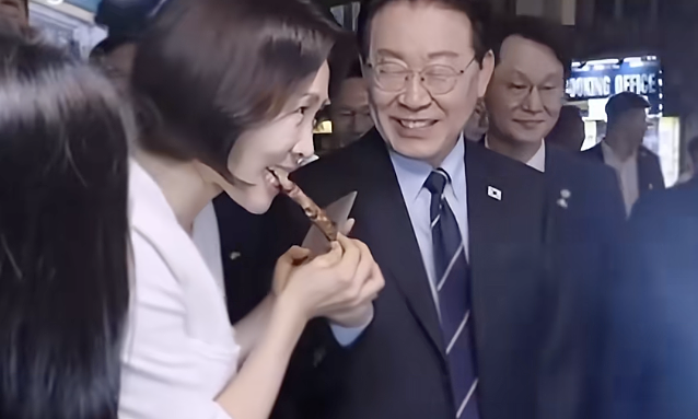 Hanoi food tour: following the South Korean president and first lady