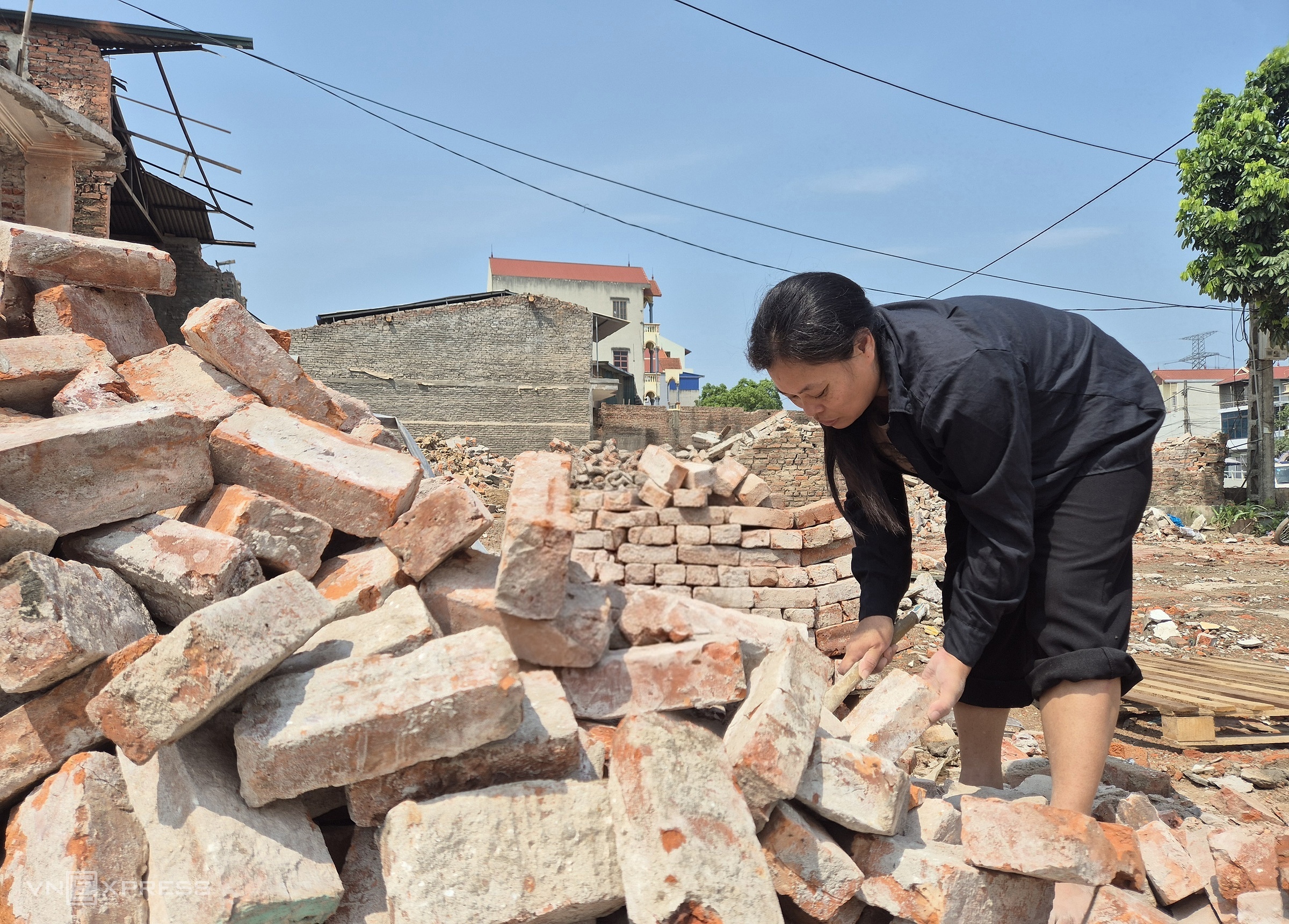 Residents voluntarily demolish homes, cut trees to widen national highway 6