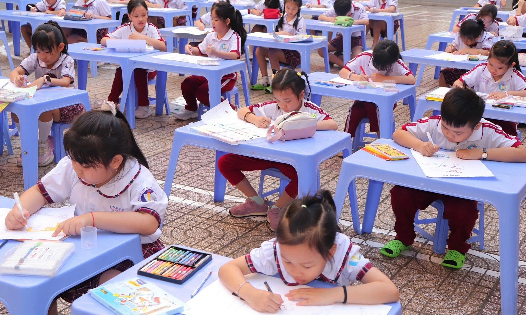 School halts semi-boarding, shifts to online learning after 23 students suspected of food poisoning