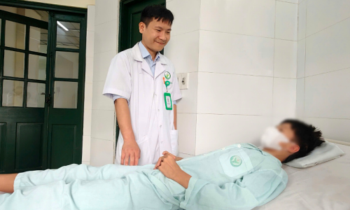 Pen prank on chair causes urethral tear in male student