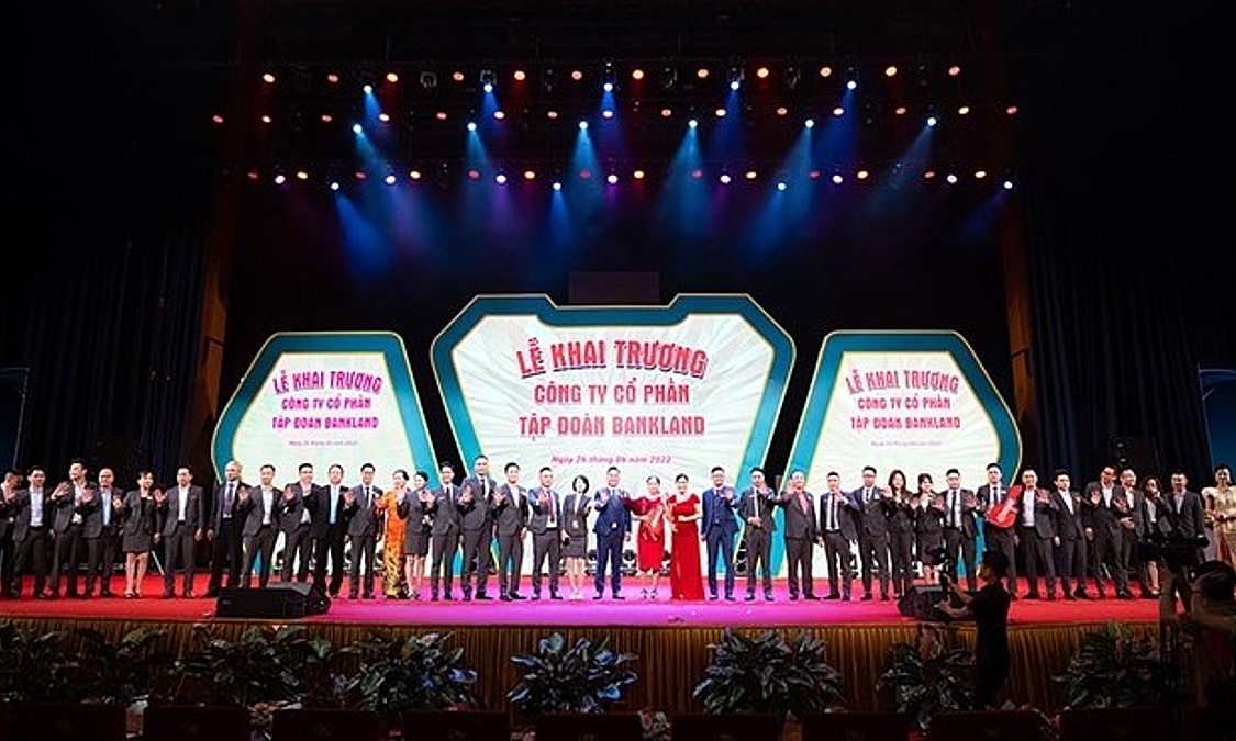 How Bankland self-issued 13,000 'virtual' shares, convincing hundreds