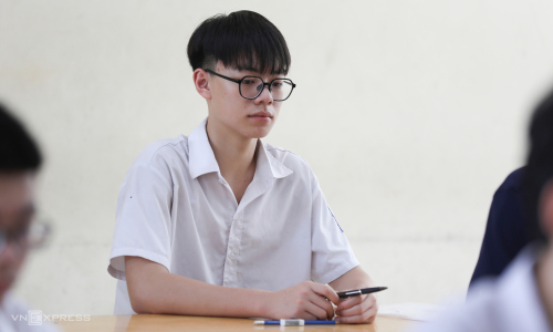 22,000 Hanoi students skip 10th-grade exam