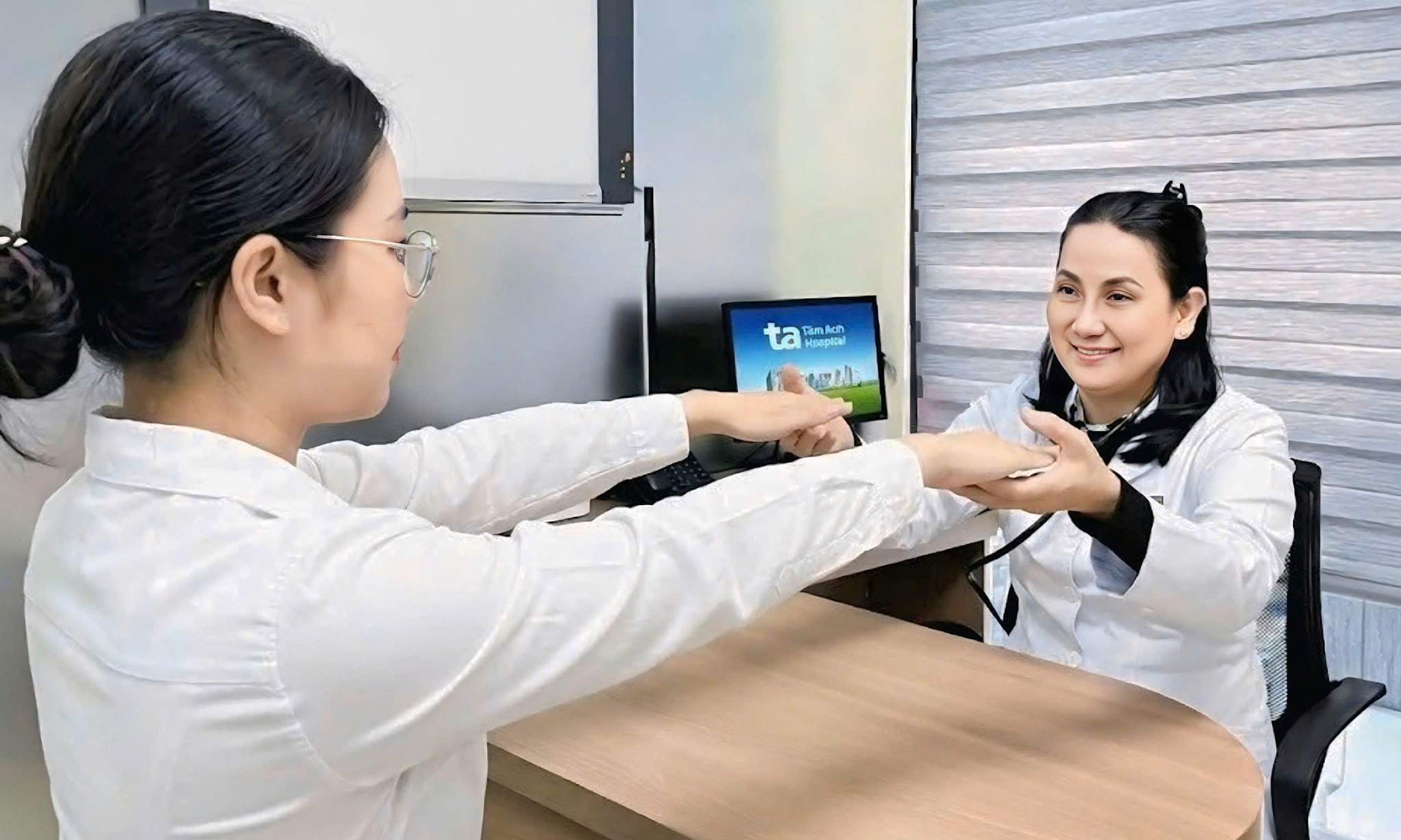 Doctor offers advice for reducing heat-related headaches