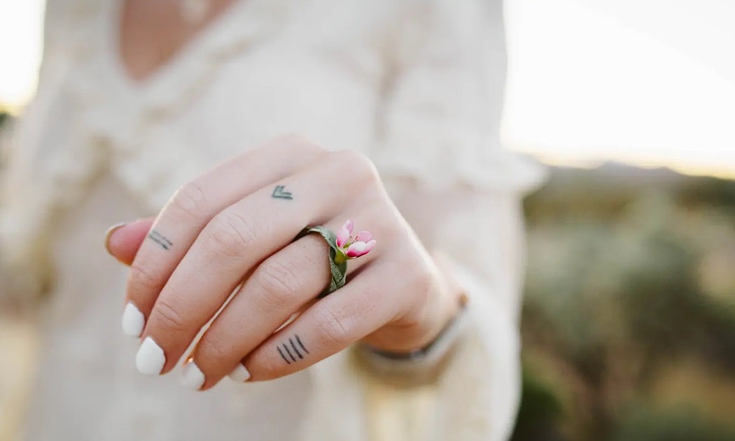 Young Americans choose finger tattoos over wedding rings