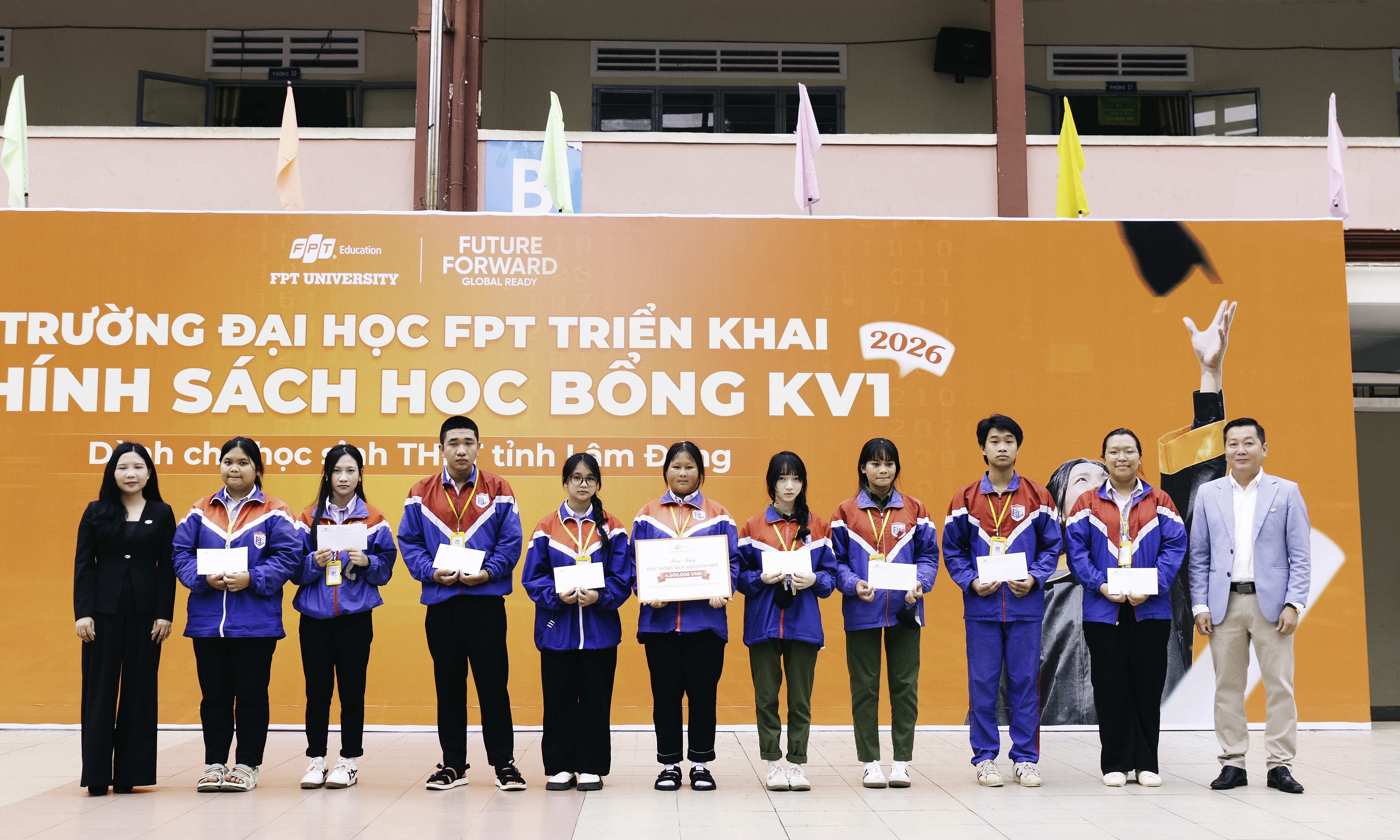 FPT University narrows the education gap through scholarships