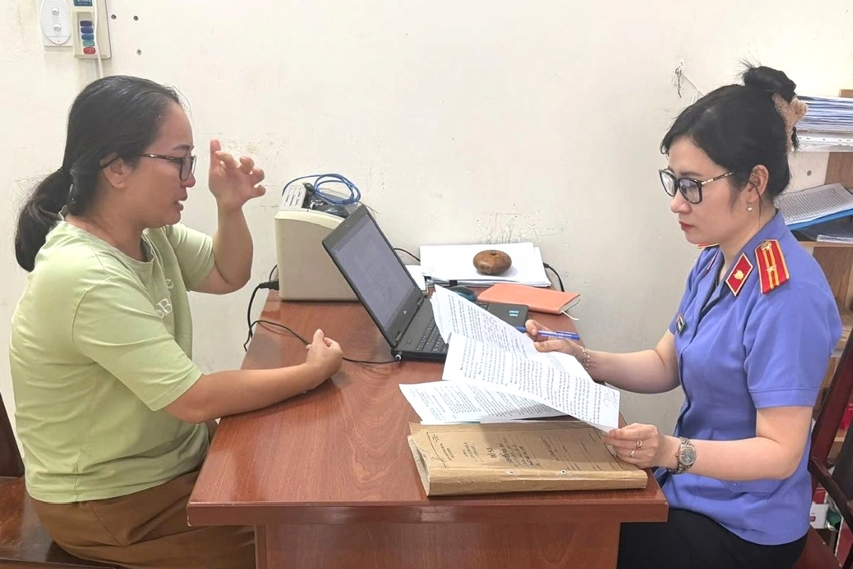 Dental specialist charged with defrauding over 200 million VND