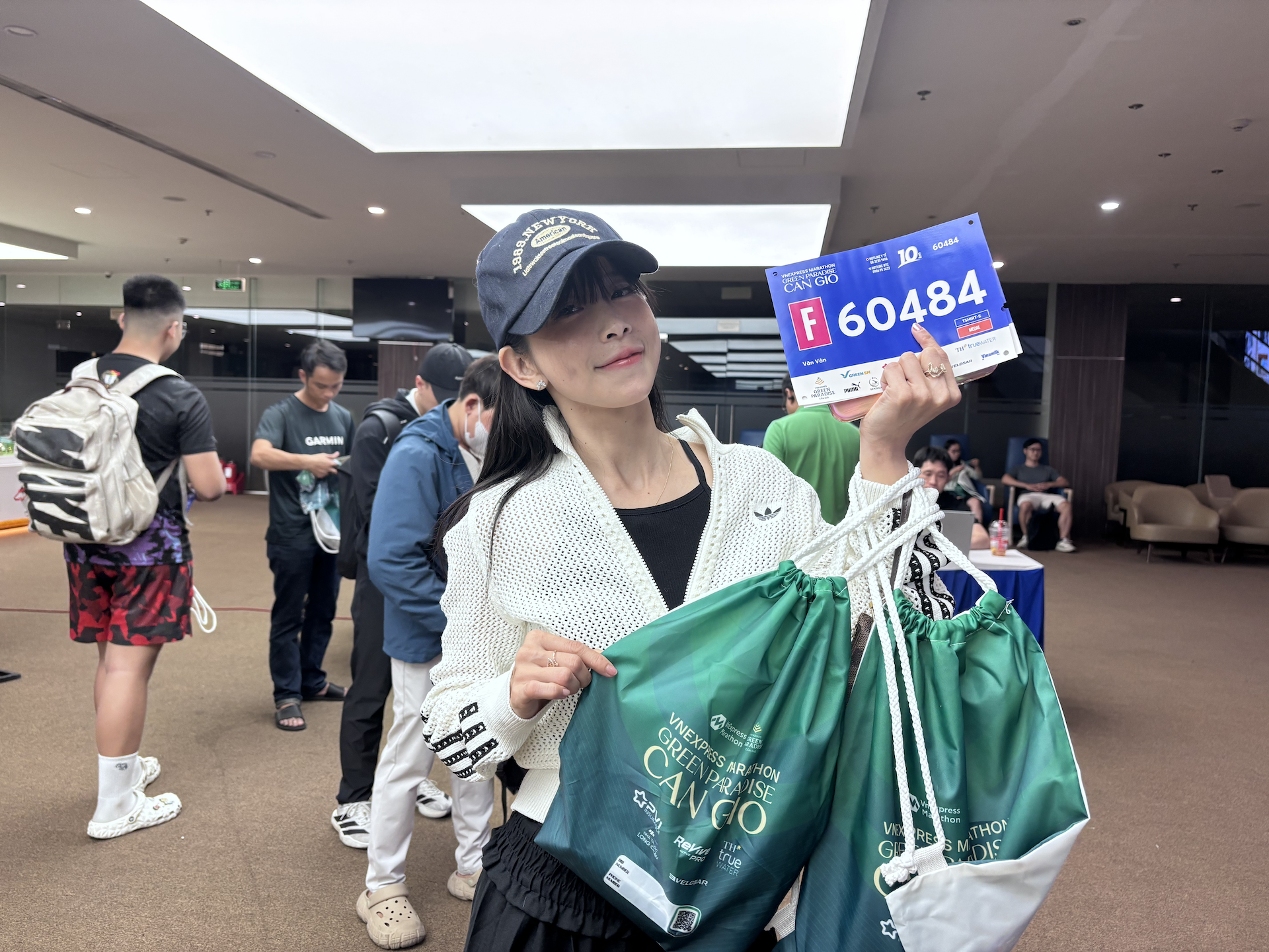 Taekwondo 'beauty queen' Chau Tuyet Van runs first 10km in Can Gio