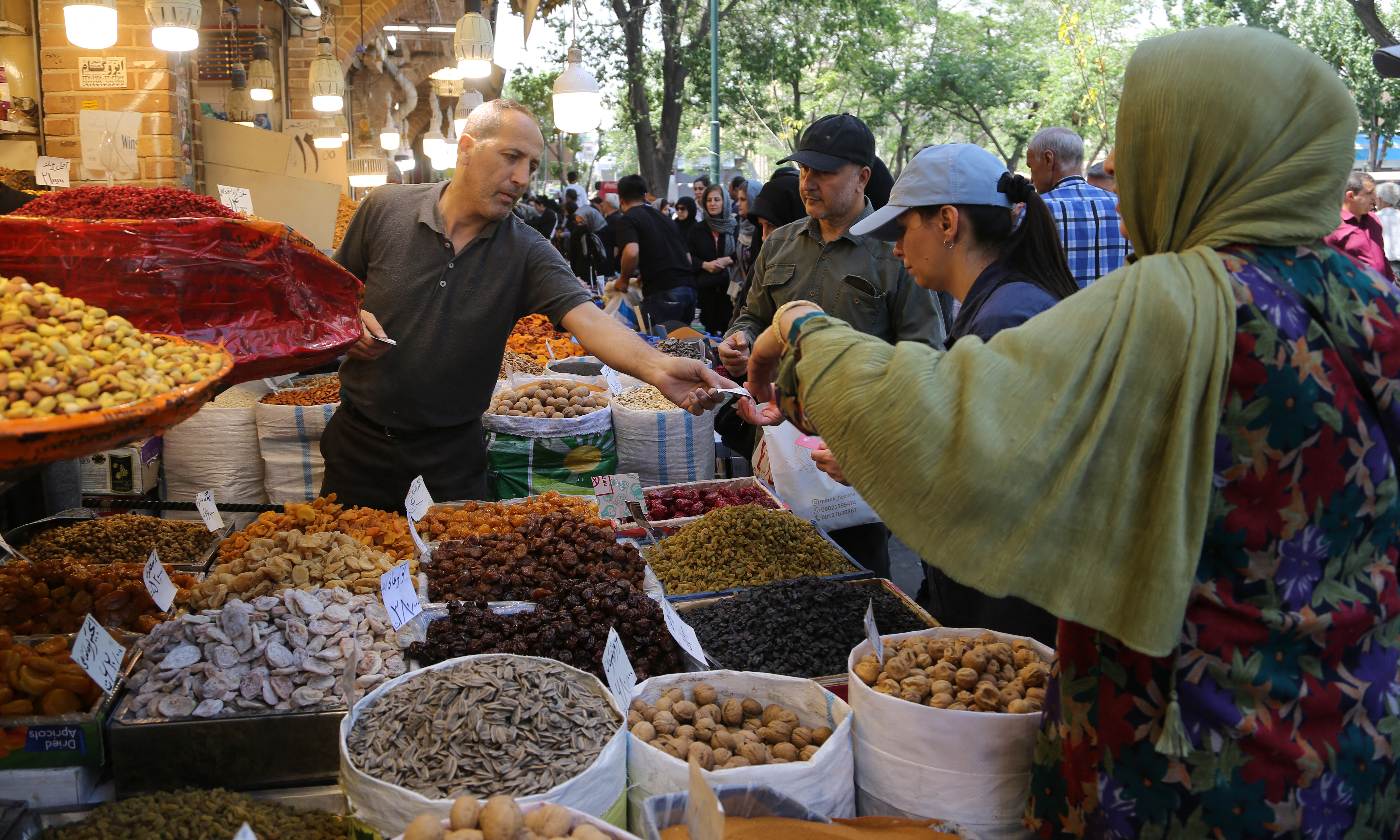 Iranian currency plummets to record low