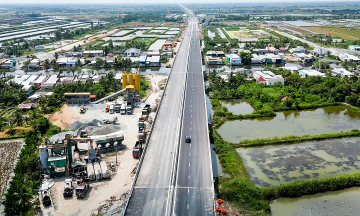 Hau Giang - Ca Mau expressway opens to traffic from midday on 29/4