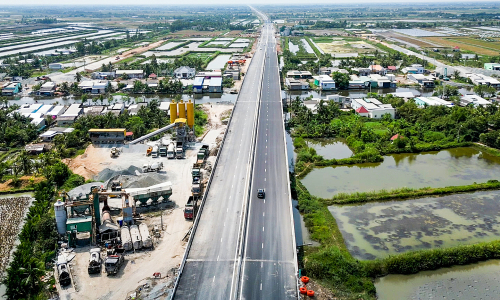 Hau Giang - Ca Mau expressway opens to traffic from midday on 29/4