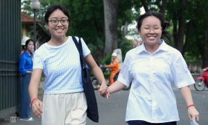 Public schools offer substantial rewards for 10th grade valedictorians